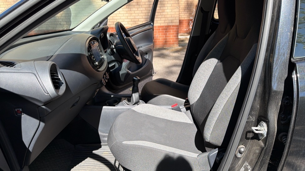 Toyota Aygo X 1.0 Vvt-i Pure Euro 6 Ss KV73JCY Black #5