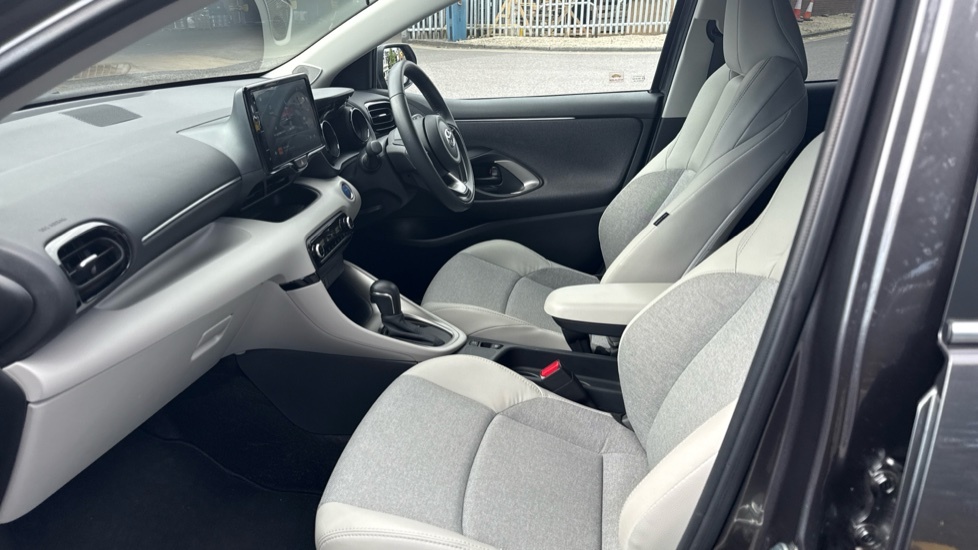 Toyota Yaris 1.5 Vvt-h Excel E-cvt Euro 6 Ss GY73XNX Grey #5