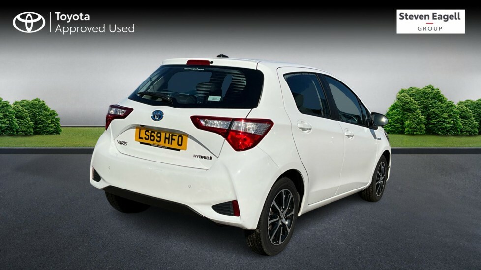 Toyota Yaris 1.5 Vvt-h Icon Tech E-cvt Euro 6 Ss LS69HFO White #2