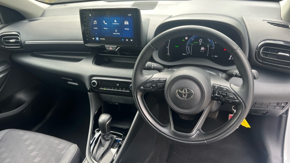 Toyota Yaris 1.5 Hybrid Design Cvt KP25TVO White #6