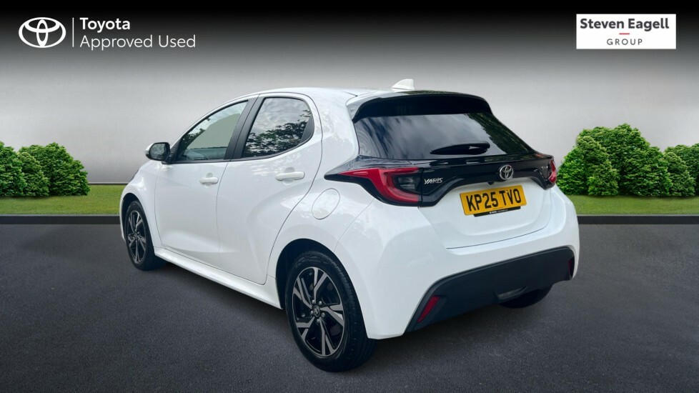Toyota Yaris 1.5 Hybrid Design Cvt KP25TVO White #4