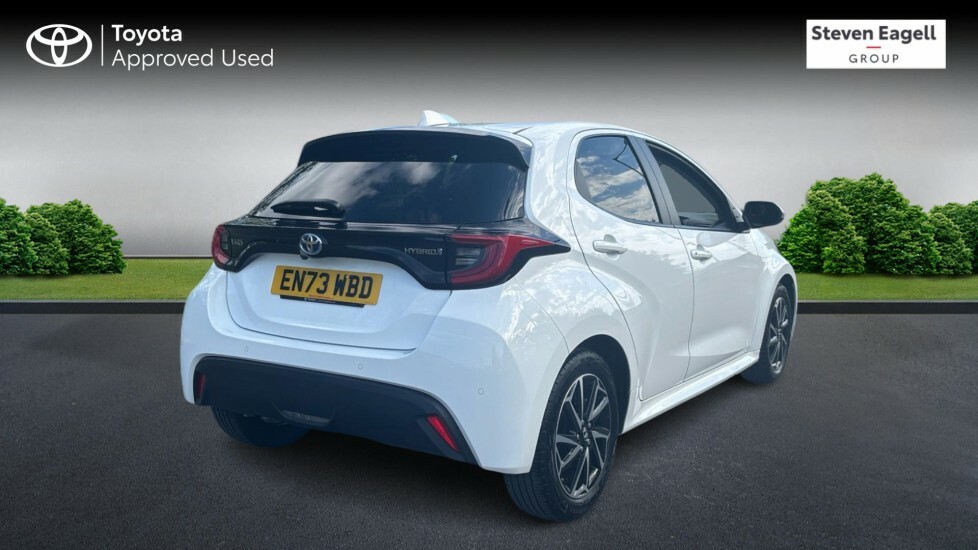 Toyota Yaris 1.5 Vvt-h Design Hatchback Hybrid E-cvt EN73WBD White #2
