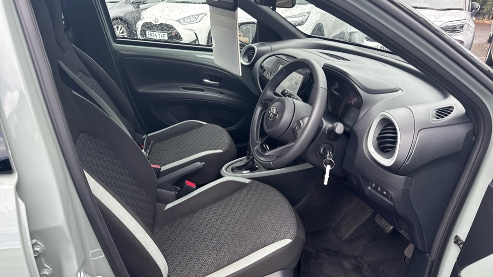Toyota Aygo X 1.0 Vvt-i Edge X-shift Euro 6 Ss DK25YGW Green #5