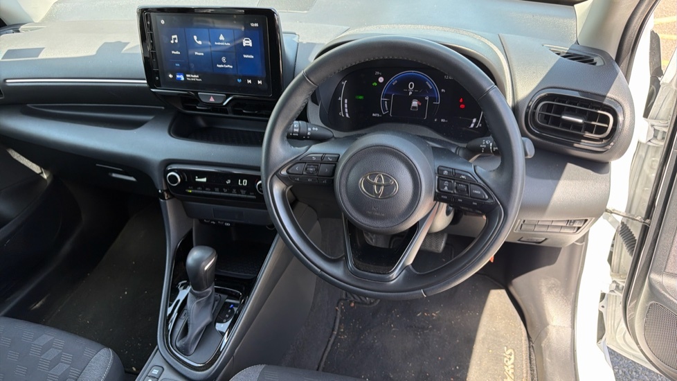 Toyota Yaris 1.5 Vvt-h Design E-cvt Euro 6 Ss EO24UYA White #6