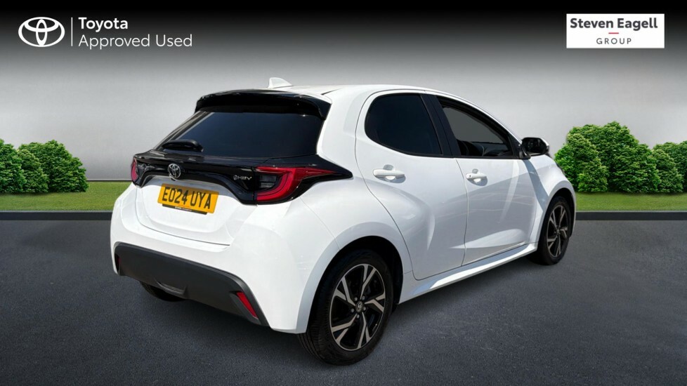 Toyota Yaris 1.5 Vvt-h Design E-cvt Euro 6 Ss EO24UYA White #2