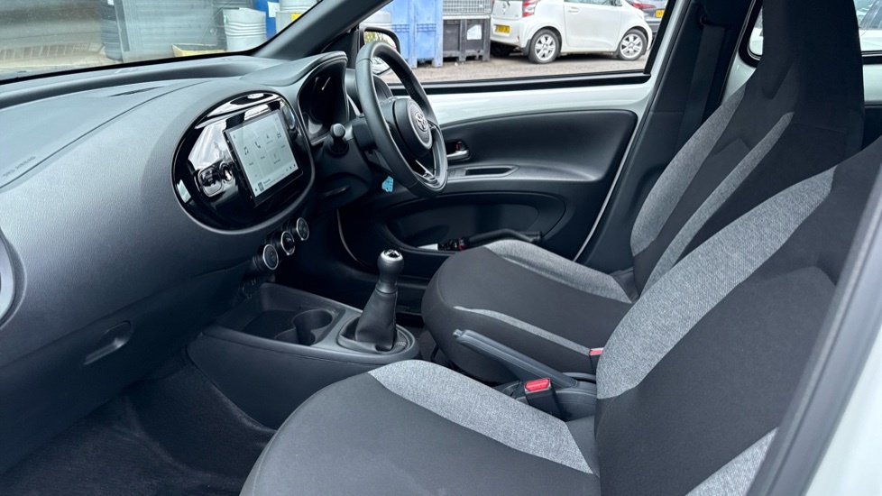 Toyota Aygo X 1.0 Vvt-i Pure Hatchback Euro 6 EF24YHH White #5