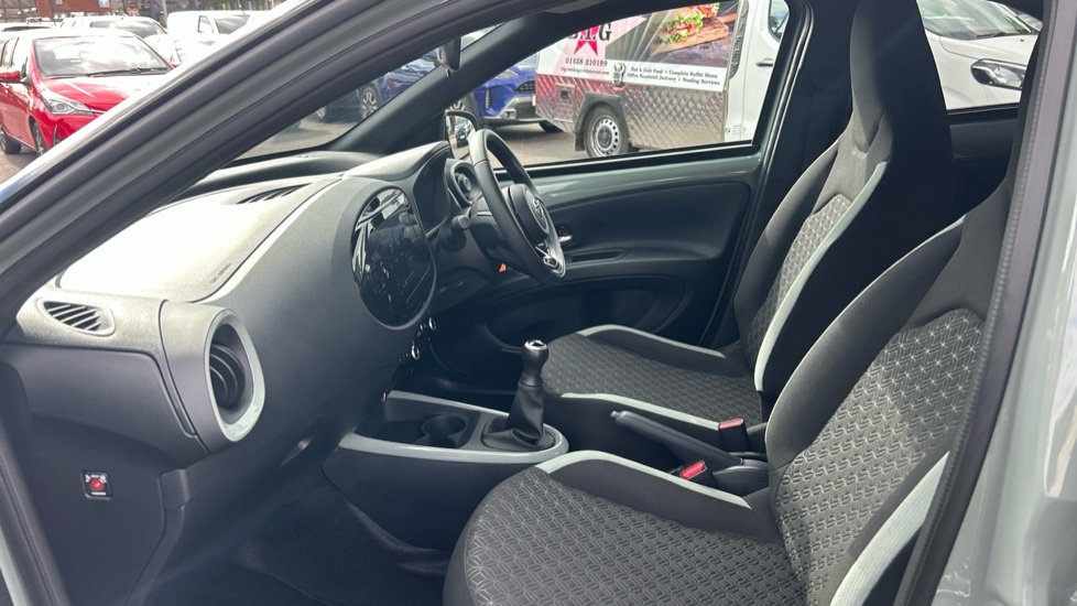 Toyota Aygo X 1.0 Vvt-i Edge Euro 6 Ss LS75RXR Green #5