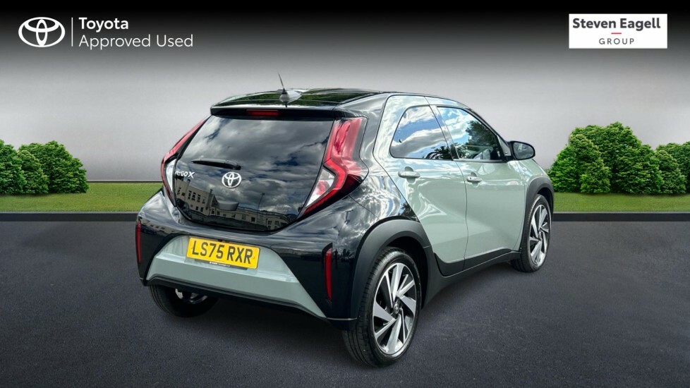 Toyota Aygo X 1.0 Vvt-i Edge Euro 6 Ss LS75RXR Green #2