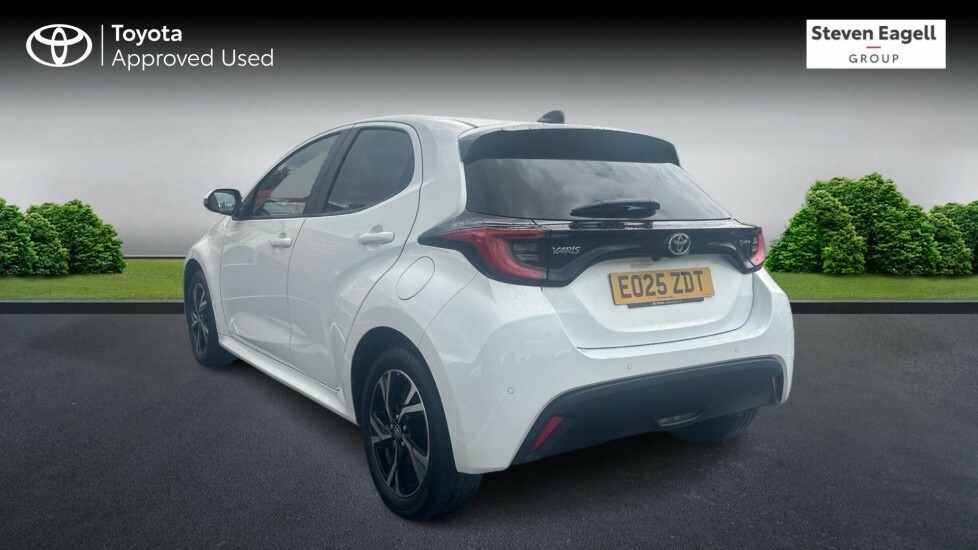 Toyota Yaris 1.5 Vvt-h Design E-cvt Euro 6 Ss EO25ZDT White #4