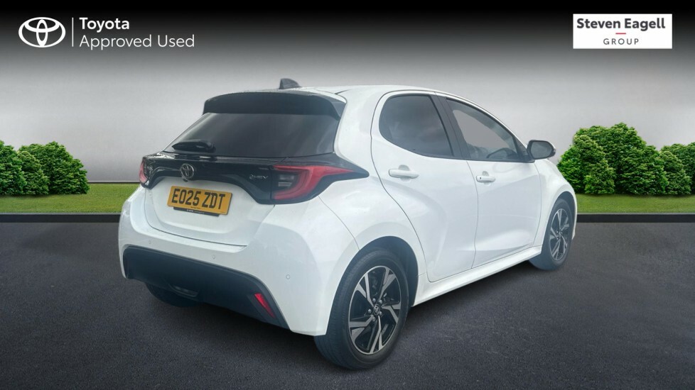 Toyota Yaris 1.5 Vvt-h Design E-cvt Euro 6 Ss EO25ZDT White #2