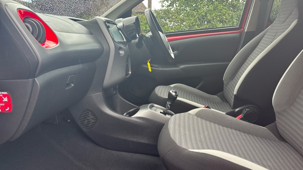 Toyota Aygo 1.0 Vvt-i X-trend Funroof X-shift Euro KP19YLW Red #5