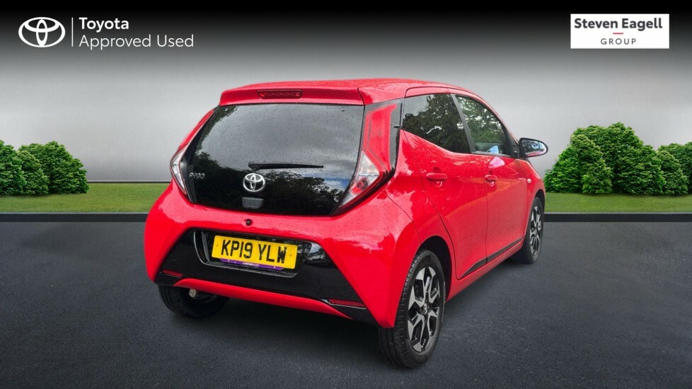 Toyota Aygo 1.0 Vvt-i X-trend Funroof X-shift Euro KP19YLW Red #2
