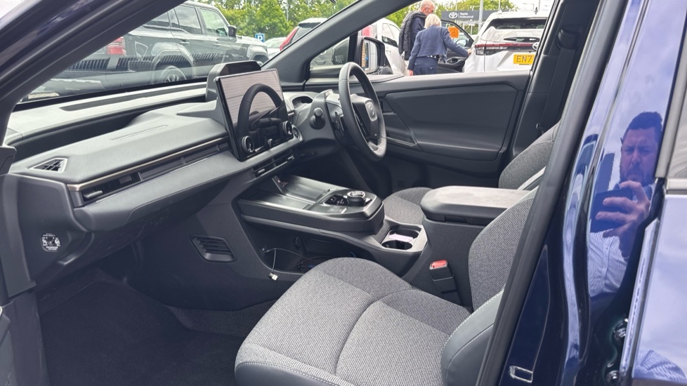 Toyota bZ4X 73.1Kwh Design EF75LVL Blue #5