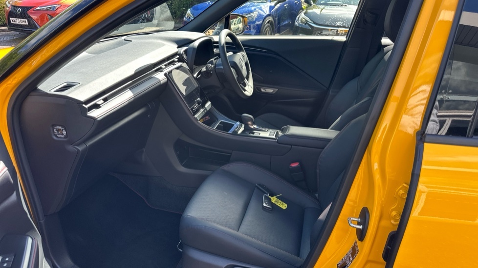 Lexus LBX 1.5 Vvt-ie Premium Plus Design Suv Hybr GJ74UFX Yellow #6