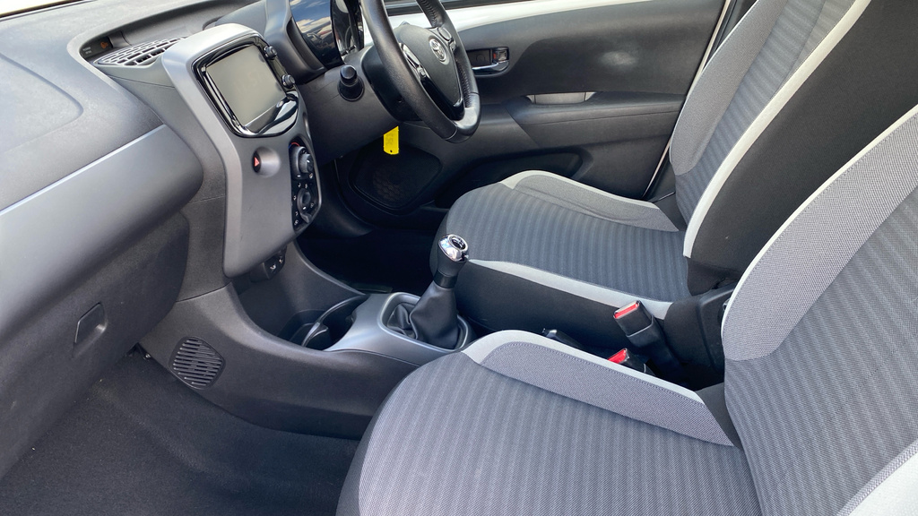 Toyota Aygo 1.0 Vvt-i X-play Euro 6 SP68RVK White #5