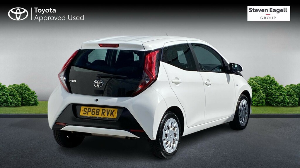 Toyota Aygo 1.0 Vvt-i X-play Euro 6 SP68RVK White #2
