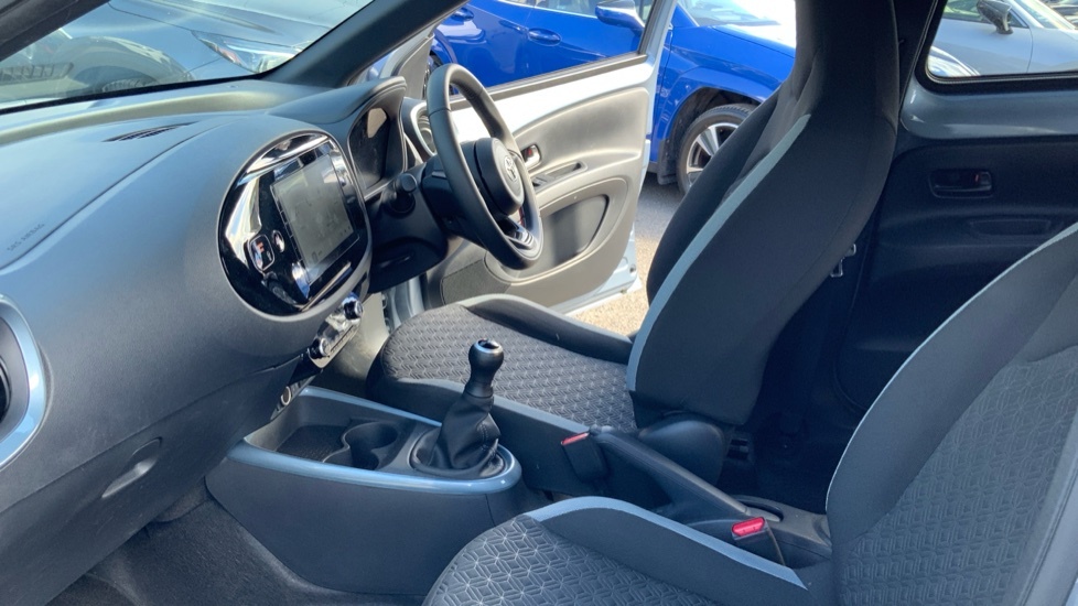 Toyota Aygo X 1.0 Vvt-i Edge Euro 6 Ss AE75WYK Grey #5