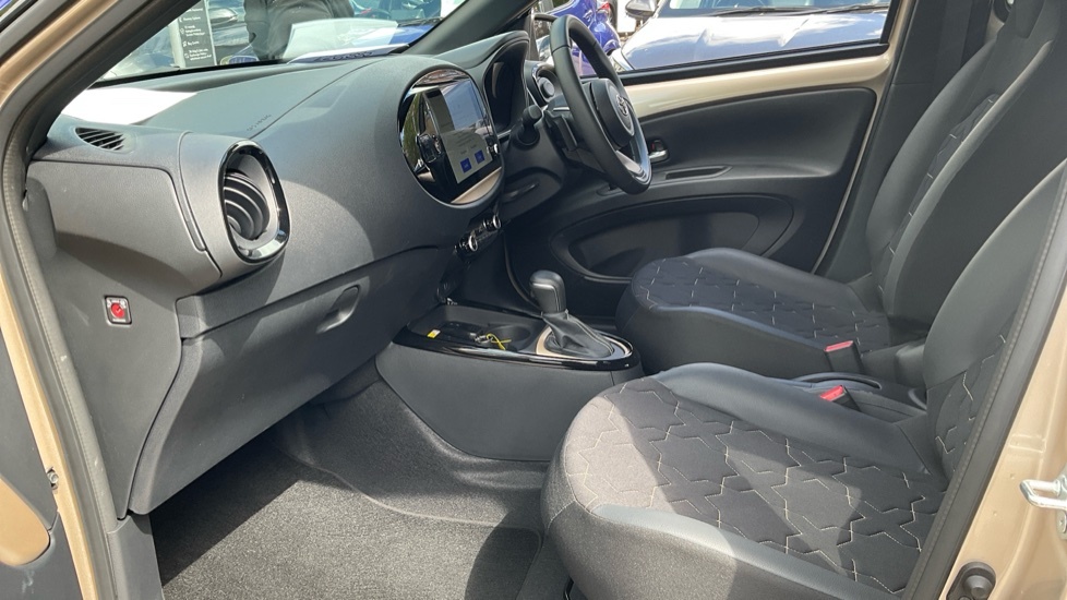 Toyota Aygo X 1.0 Vvt-i Exclusive X-shift Euro 6 Ss OY25EBF Beige #5