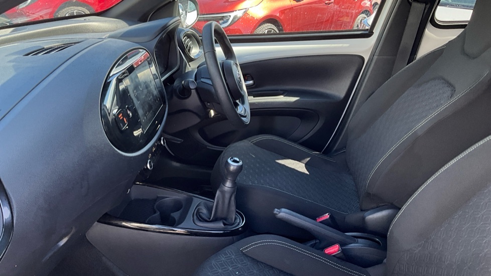Toyota Aygo X 1.0 Vvt-i Edge Euro 6 Ss VN24YUH White #5