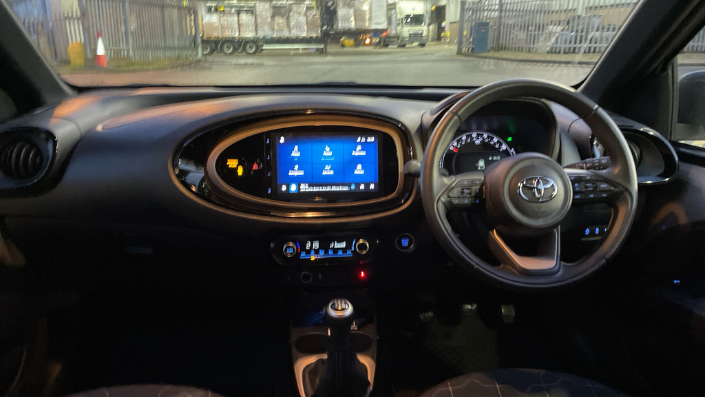 Toyota Aygo X 1.0 Vvt-i Exclusive Euro 6 Ss GV73LZN Beige #5