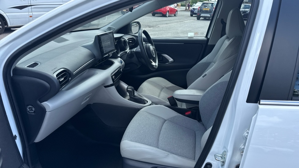 Toyota Yaris 1.5 Vvt-h Excel E-cvt Euro 6 Ss AV72WXJ White #5