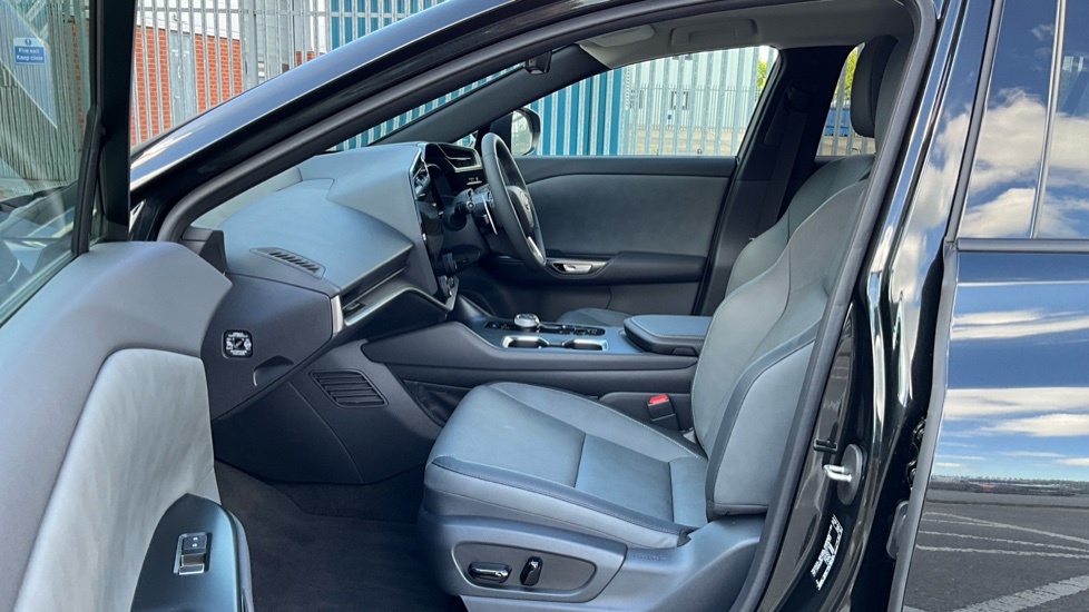 Lexus RZ 300E 71.4Kwh Premium Black #6