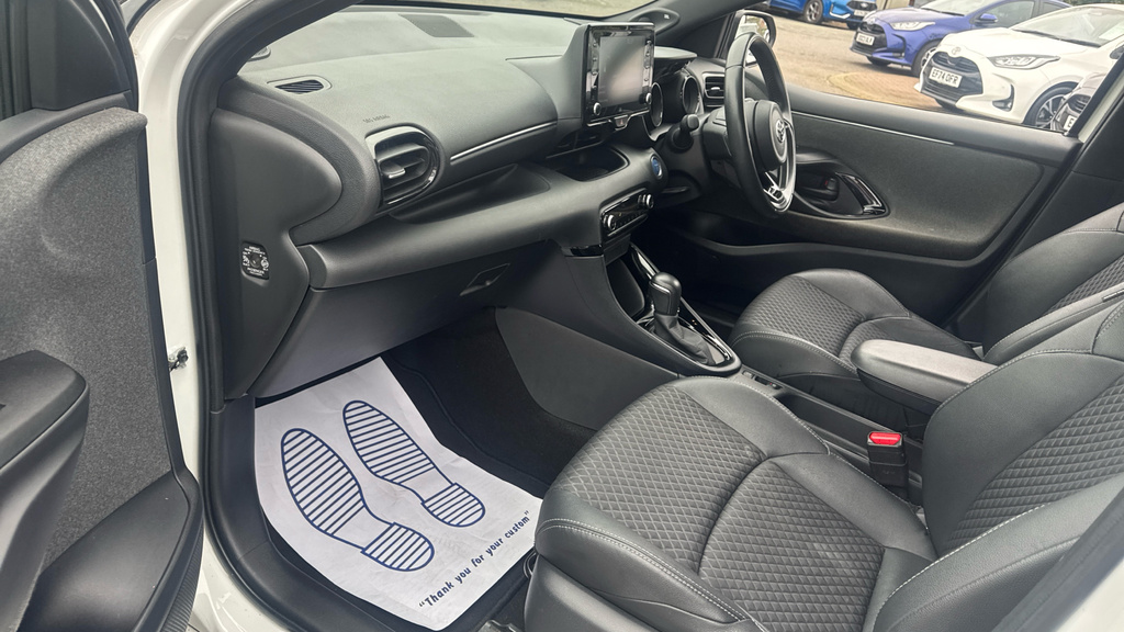 Toyota Yaris 1.5 Vvt-h Dynamic E-cvt Euro 6 Ss AF21VNZ White #5