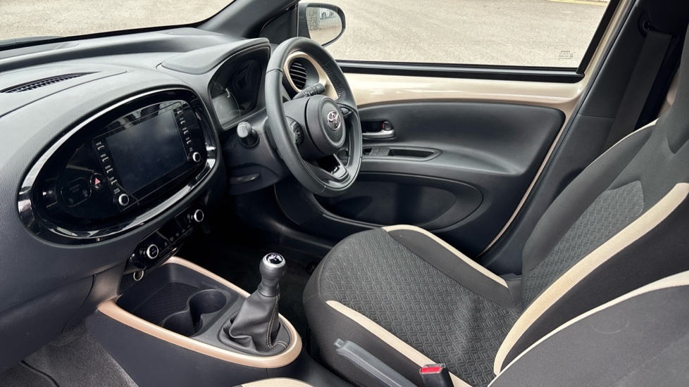 Toyota Aygo X 1.0 Vvt-i Edge Euro 6 Ss VO73SVA Beige #5