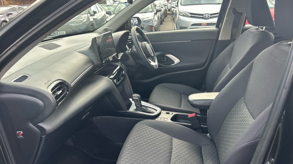 Toyota Yaris Cross 1.5 Vvt-h Icon E-cvt Euro 6 Ss CA75XVP Black #5