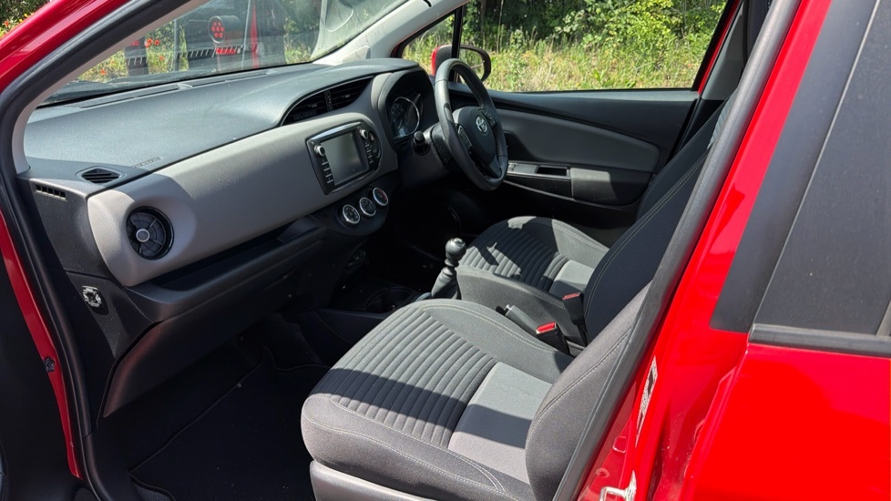 Toyota Yaris 1.5 Vvt-i Icon Euro 6 BK19VLO Red #5