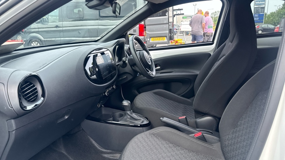 Toyota Aygo X 1.0 Vvt-i Edge X-shift Euro 6 Ss EA74XLW White #5