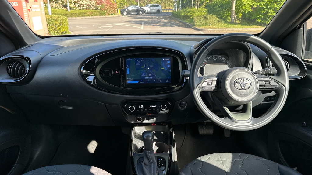 Toyota Aygo X 1.0 Vvt-i Exclusive Hatchback X-shift E GU72FVB Green #6