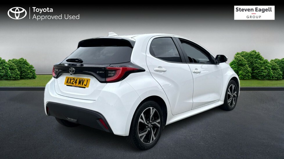 Toyota Yaris 1.5 Vvt-h Design E-cvt Euro 6 Ss AX24MVJ White #4