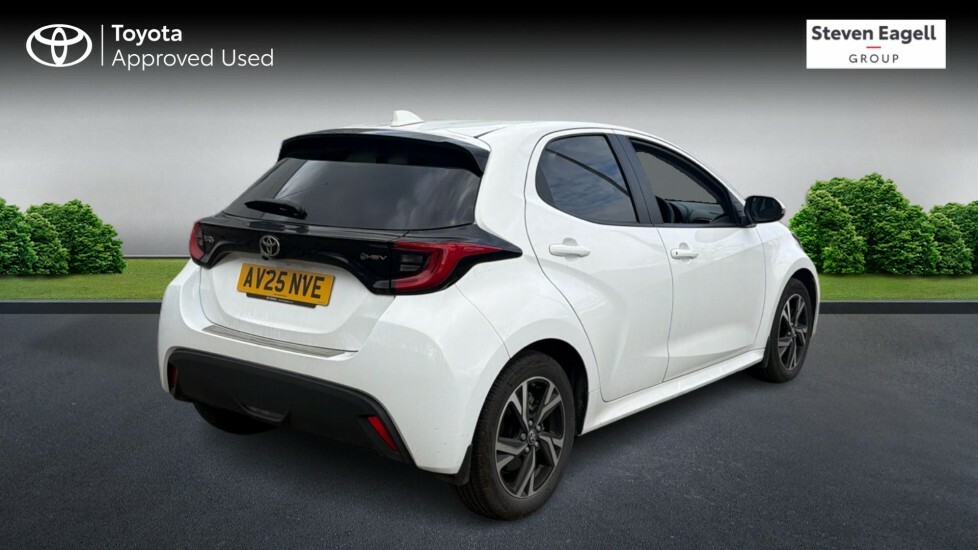 Toyota Yaris 1.5 Vvt-h Design E-cvt Euro 6 Ss AV25NVE White #4