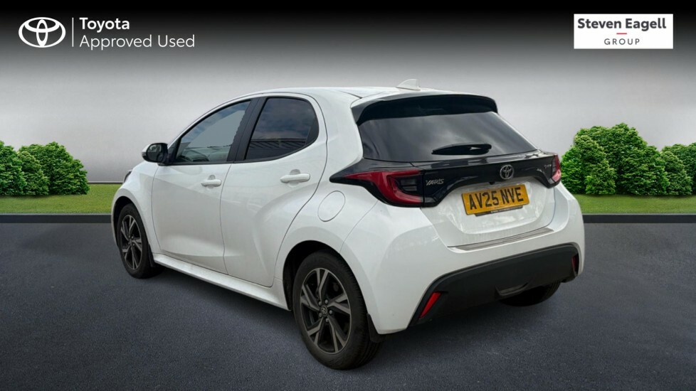 Toyota Yaris 1.5 Vvt-h Design E-cvt Euro 6 Ss AV25NVE White #6