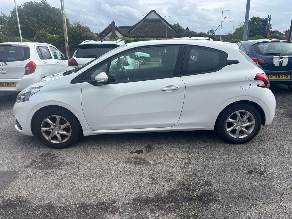 Peugeot 208 1.0 Puretech Active Euro 6 YN66FMV White #4