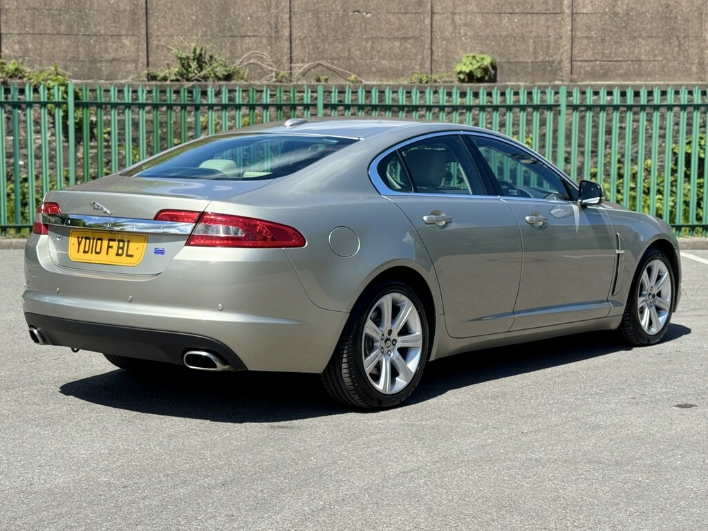 Jaguar XF Saloon 3.0 D V6 Luxury 201010 YD10FBL Gold #5