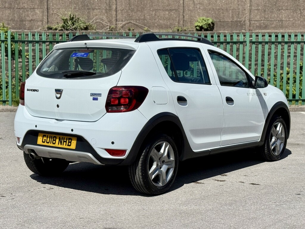 Dacia Sandero Stepway Hatchback 0.9 Stepway Laureate Tce 90 201818 GU18NHB White #4