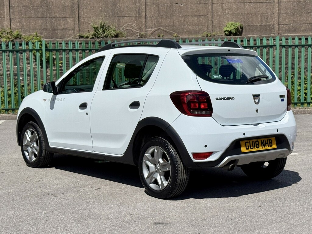 Dacia Sandero Stepway Hatchback 0.9 Stepway Laureate Tce 90 201818 GU18NHB White #2