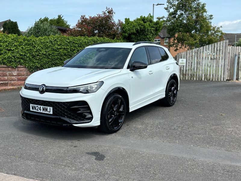 Volkswagen Tiguan 1.5 Etsi Mhev R-line Launch Edition Dsg White