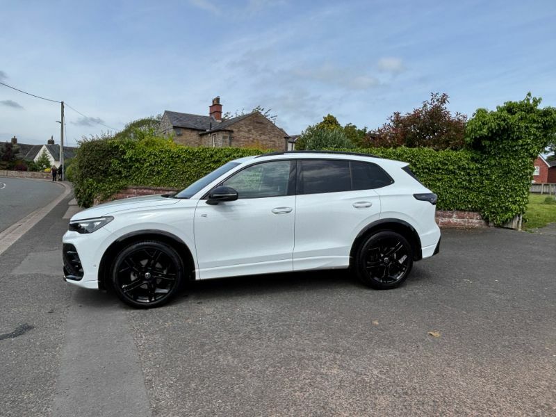 Volkswagen Tiguan 1.5 Etsi Mhev R-line Launch Edition Dsg WN24MMJ White #3