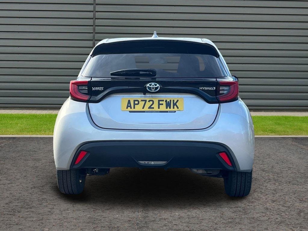 Toyota Yaris 1.5 Vvt-h Design Hatchback Hybrid E Cvt AP72FWK Silver #4
