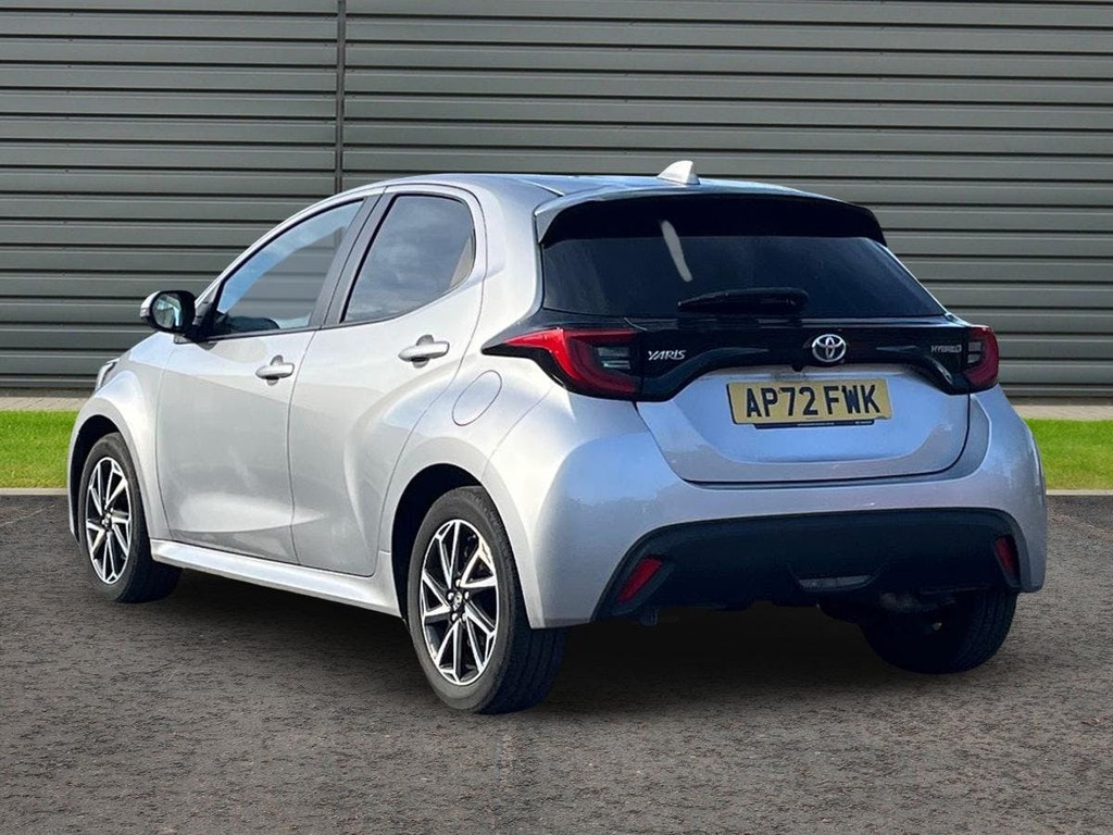Toyota Yaris 1.5 Vvt-h Design Hatchback Hybrid E Cvt AP72FWK Silver #5