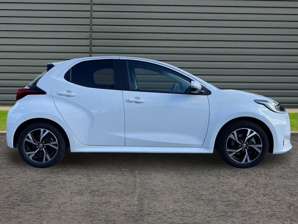 Toyota Yaris 1.5 Vvt-h Design Hatchback Hybrid E Cvt AO24PVT White #2