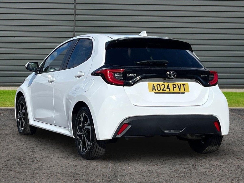 Toyota Yaris 1.5 Vvt-h Design Hatchback Hybrid E Cvt AO24PVT White #5