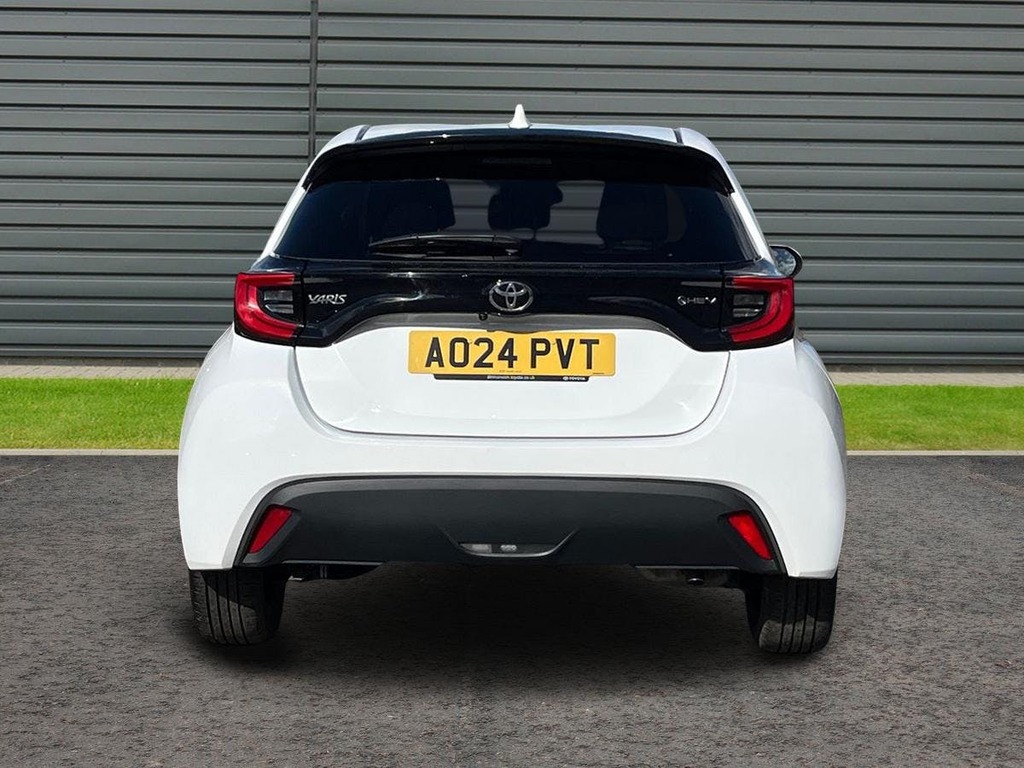 Toyota Yaris 1.5 Vvt-h Design Hatchback Hybrid E Cvt AO24PVT White #4