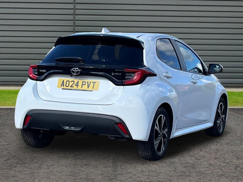 Toyota Yaris 1.5 Vvt-h Design Hatchback Hybrid E Cvt AO24PVT White #3