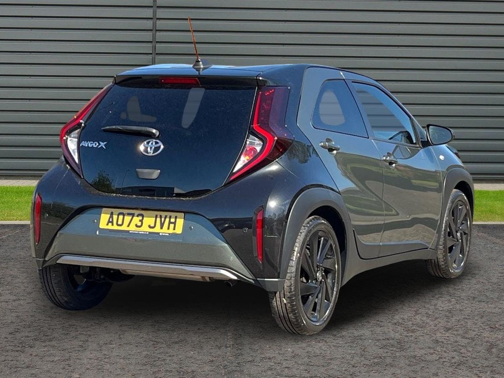 Toyota Aygo X 1.0 Vvt I Exclusive Hatchback X Shift AO73JVH Green #3