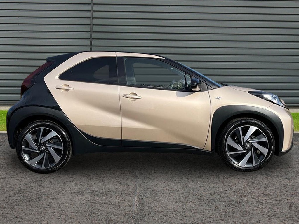 Toyota Aygo X 1.0 Vvt I Edge Hatchback AO24YUL Beige #2