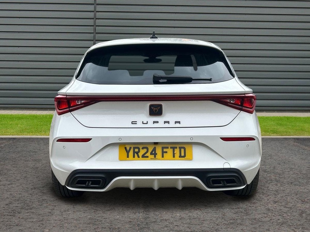 Cupra Leon 1.5 Tsi V1 Hatchback YR24FTD White #4
